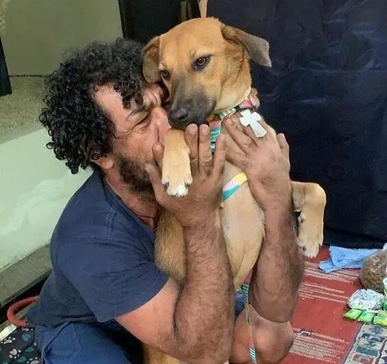 Homeless Man Reunites With His Beloved Dog After Desperate Weeks of Looking For Her